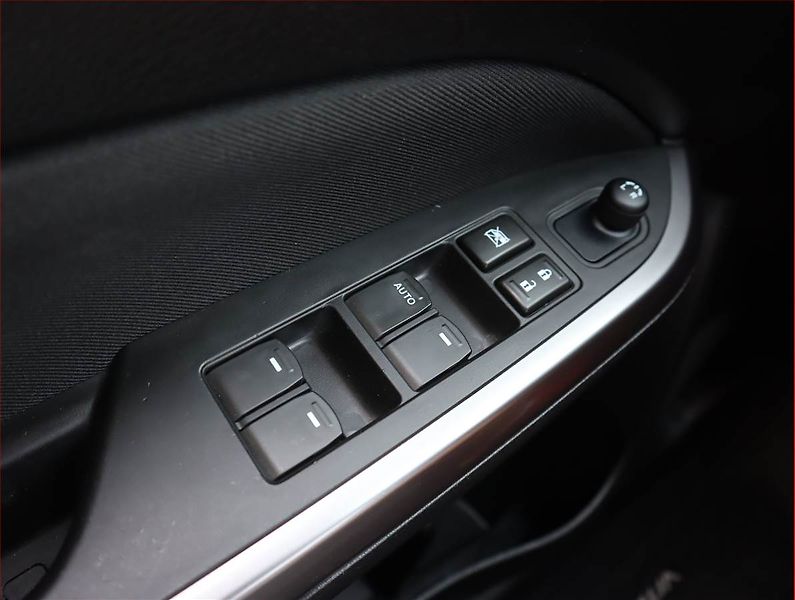 Suzuki Vitara (2022) 1.4 BoosterJet - fotka 13 z 18