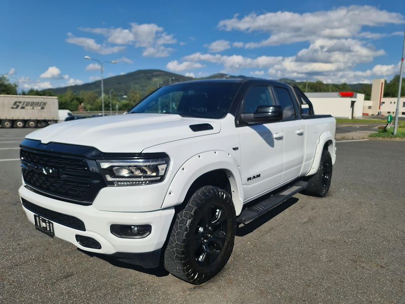 Dodge RAM 1500 (2022) 5.7 HEMI 4x4 BIGHORN LPG - fotka 3 z 67