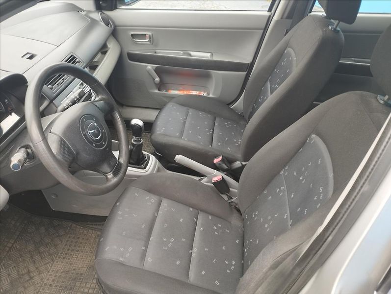 Mazda 2 1,2 - fotka 7 z 14