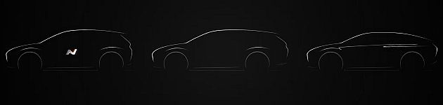 Nový Hyundai i30 dorazí nejen jako hatchback, ale i jako kombík a fastback (vpravo). Bude i ostrá verze N.