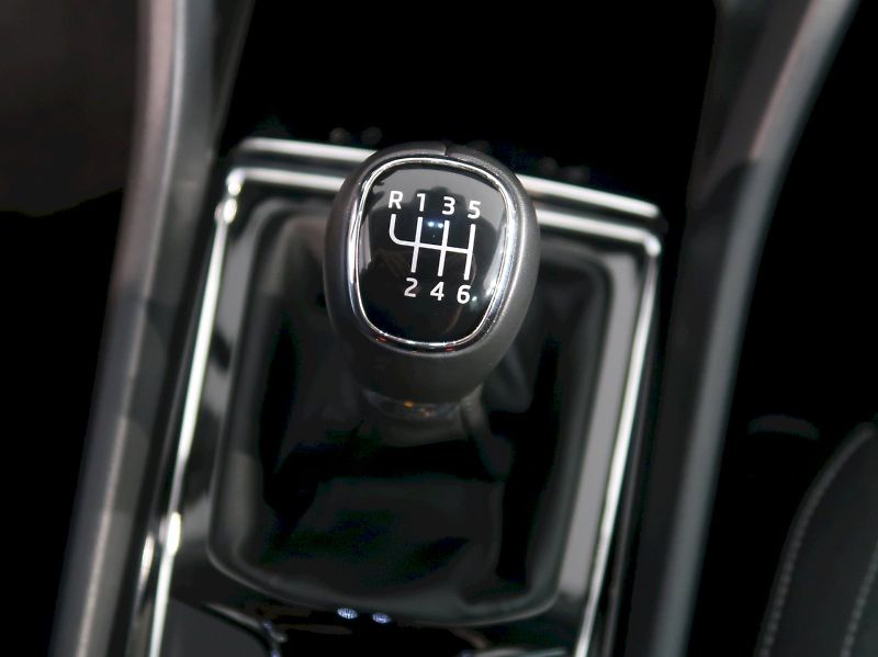 Škoda Karoq (2025) SELECTION 2.0TDI 85KW TAŽNÉ - fotka 32 z 40