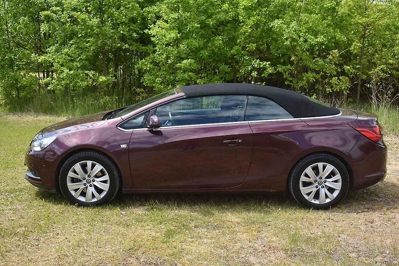 Opel Cascada se hodí třeba na výjižďky k vodě.