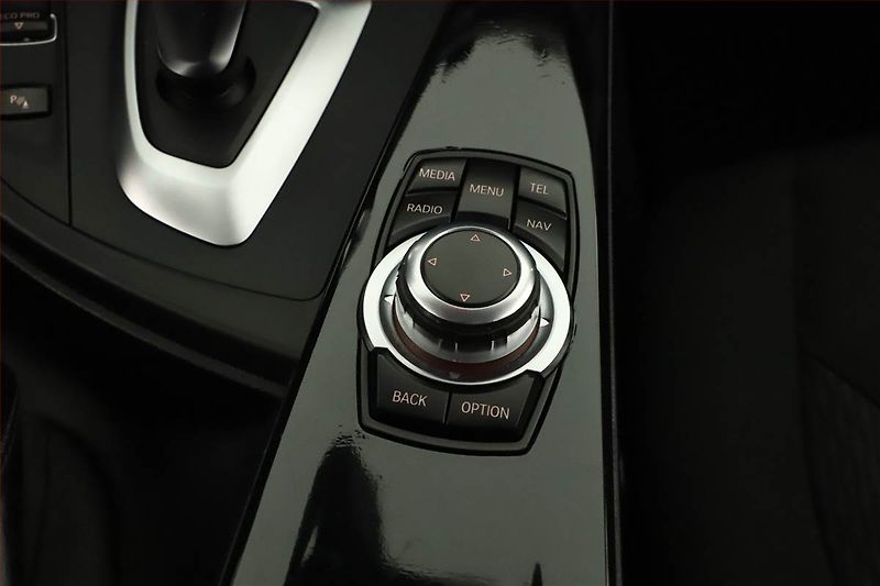 BMW Řada 3 (2017) 318 d, Automat, Tempomat - fotka 15 z 20