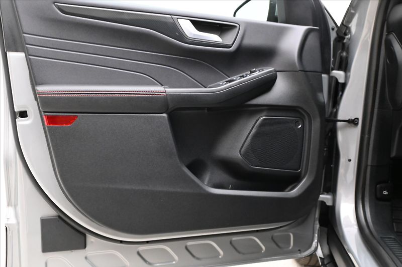 Ford Kuga 2,5 Hybrid 112kW SOH-100% ST-L - fotka 23 z 29