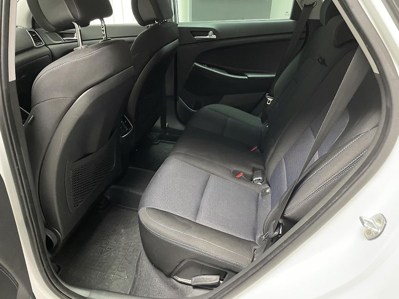 Hyundai Tucson 1.6 T-GDi 4x4 AT ČR 1.MAJ SER. - fotka 18 z 28