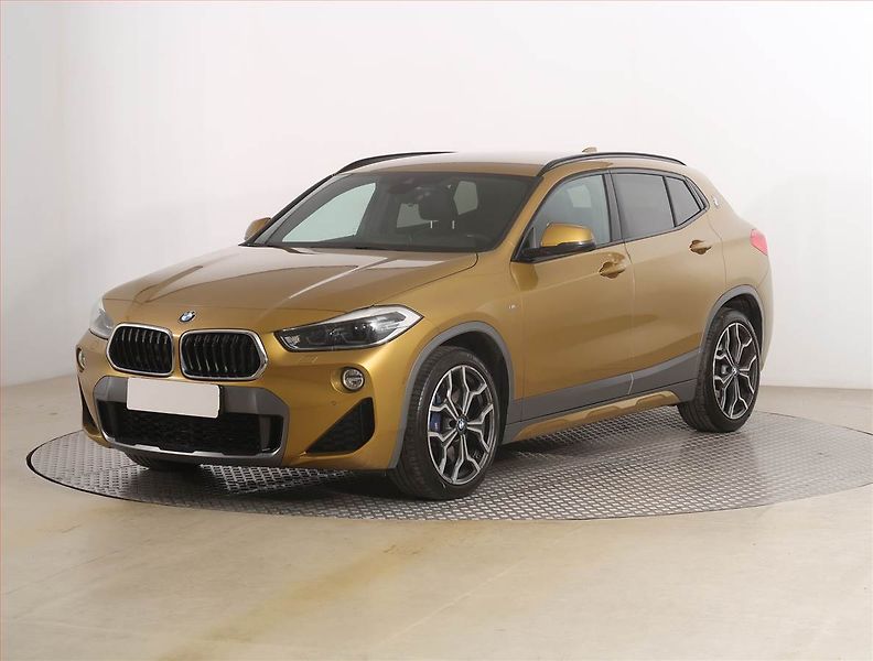 BMW X2 (2019) M Paket xDrive18d - fotka 2 z 22