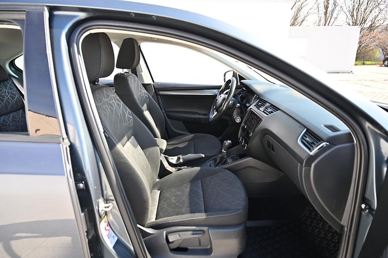 Škoda Octavia 1.6TDI 85KW DSG Clever 9/2018 - fotka 25 z 50