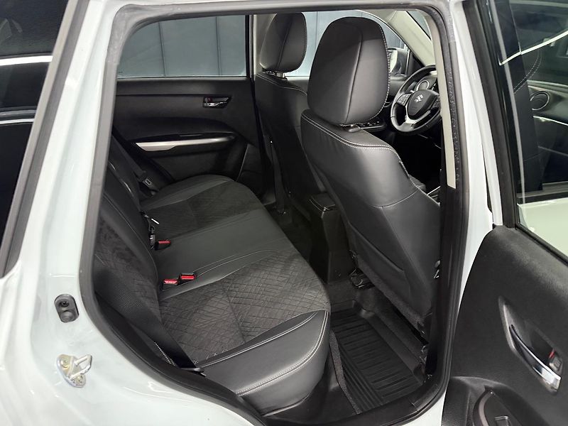 Suzuki Vitara (2023) 1.4 BoosterJet Mildhybrid Prem - fotka 10 z 29