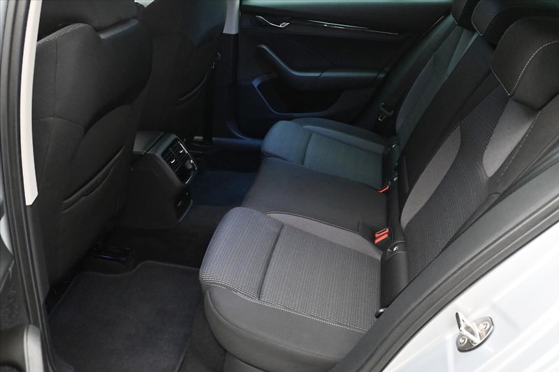 Škoda Octavia 2,0 TDI 85 kW Ambition Záruka - fotka 14 z 30