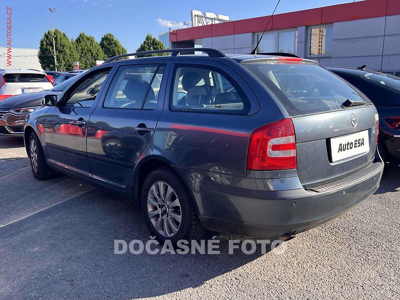 Škoda Octavia (2006) 1.6 FSi, Xenon, výhřev.sed - fotka 1 z 3