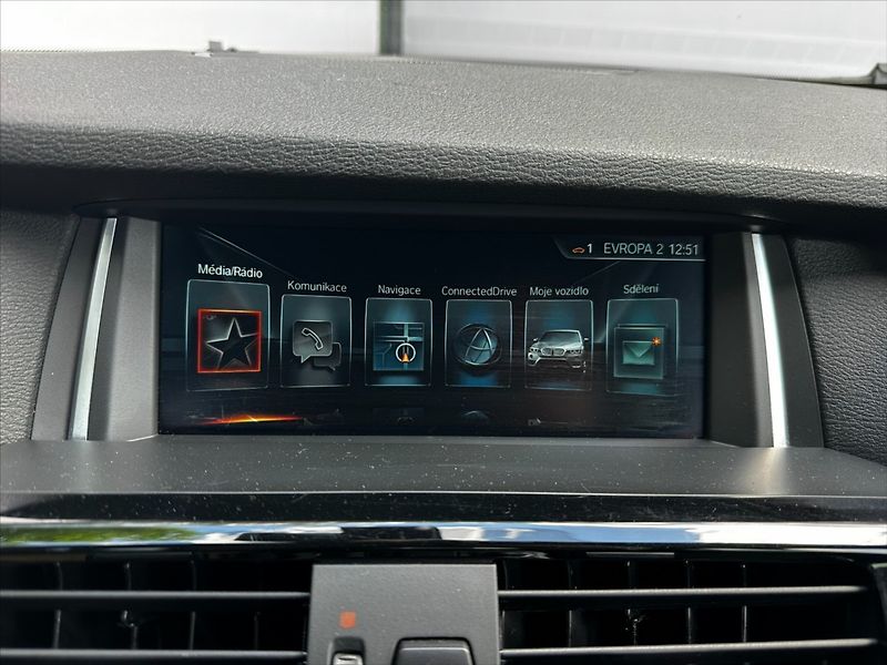 BMW X3 2,0 D 140kW-M PAKET-xDRIVE - fotka 27 z 39