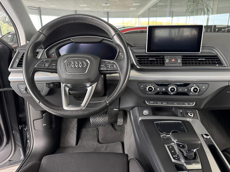 Audi Q5 45TFSI Q*Virtual*Panoram*Tažné - fotka 9 z 36