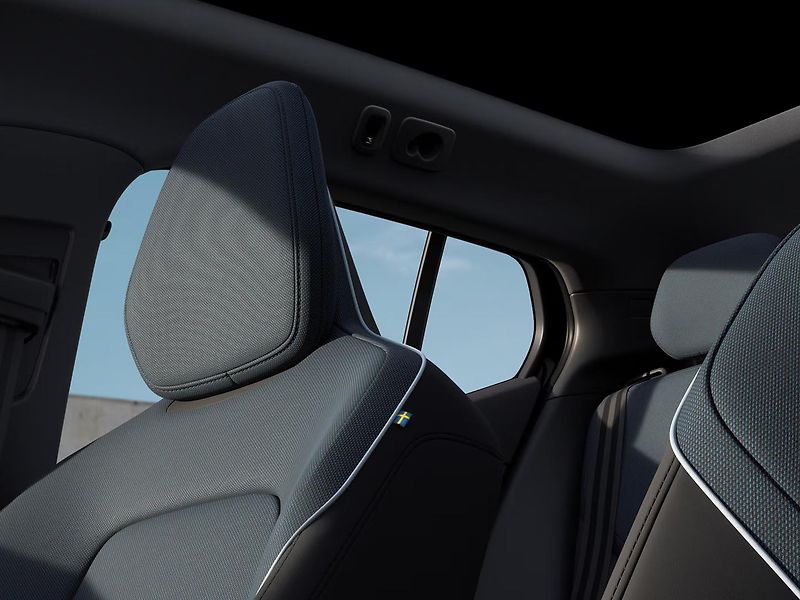 Volvo EX30 (2026) P8 AWD ULTRA BLACK EDITION   - fotka 12 z 15