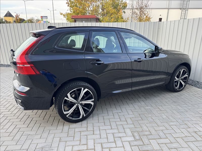 Volvo XC60 2,0 T8 AWD Recharge Plus Dark - fotka 14 z 50