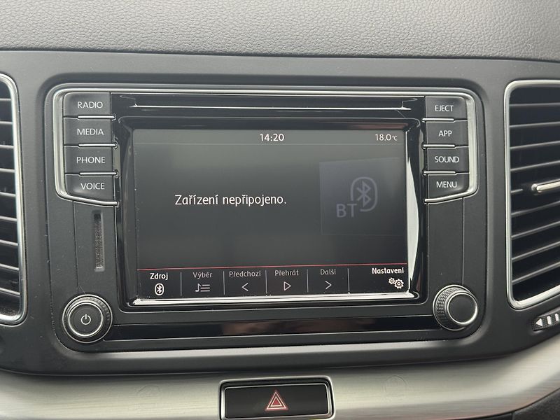 Volkswagen Sharan (2017) 2.0TDi 110kW 4M Highline 7míst - fotka 35 z 52