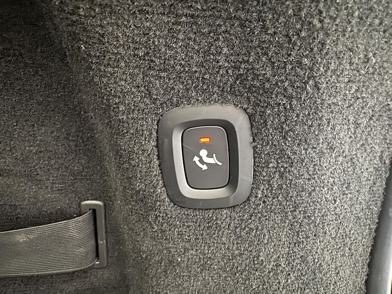 Volvo V90 CC D4 AWD PRO AUT - fotka 25 z 52
