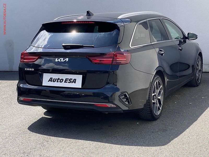Kia Ceed (2023) 1.5 T-GDi SW, 1.maj,ČR, TOP - fotka 4 z 18