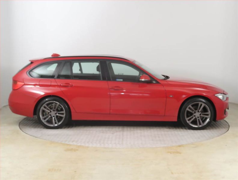 BMW Řada 3 (2014) 320 d xDrive, 4X4, Automat - fotka 6 z 22