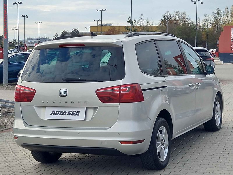 Seat Alhambra (2011) 2.0 TDi 4x4, Style, navi - fotka 4 z 21
