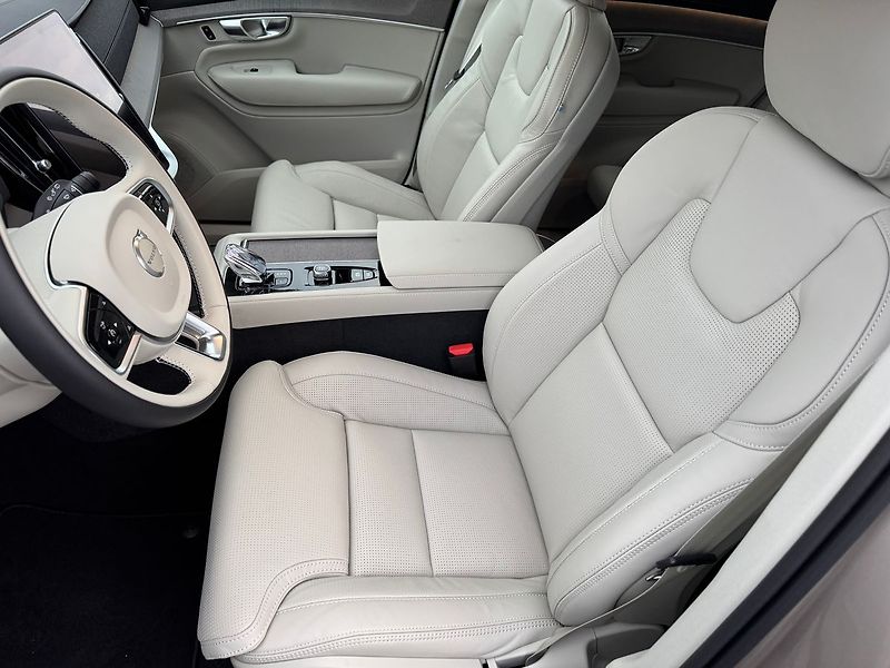 Volvo XC90 PLUS B5, 360°, VZDUCH - fotka 11 z 22