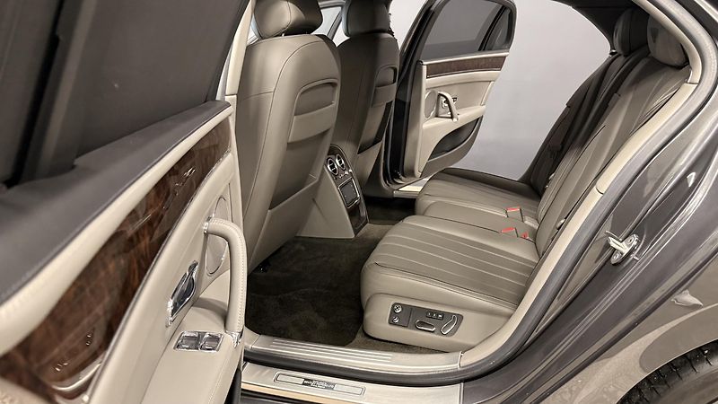 Bentley Flying Spur (2016) 6.0 W12,630PS-335KM/HOD,KRÁSNÝ - fotka 30 z 55