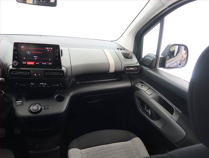 Citroën Berlingo (2020) Feel 1.2 PureTech, 7Míst, 1Maj - fotka 8 z 25