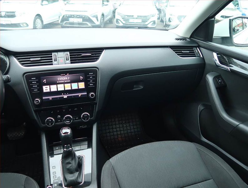 Škoda Octavia (2018) Style 1.6 TDI, Automat, ČR - fotka 8 z 16