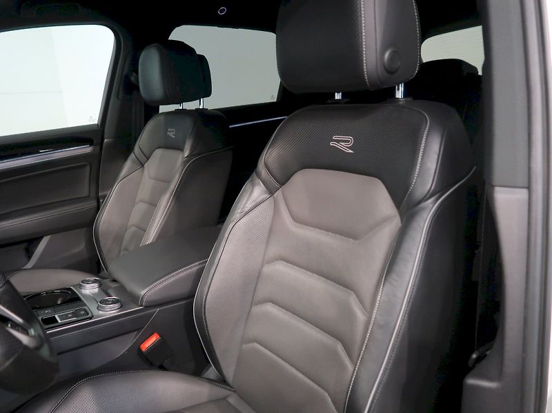 Volkswagen Touareg (2021) R-LINE 3.0TDI 170KW 4x4  TAŽNÉ - fotka 16 z 44