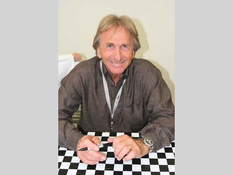 Legendární závodník Derek Bell se v roce 1977 představil s Jaguarem XJ12 C při Grand Prix Brna.