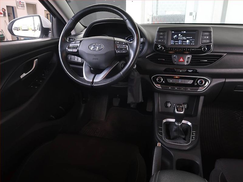 Hyundai i30 (2018) 1.0 T-GDI, Tempomat - fotka 7 z 17
