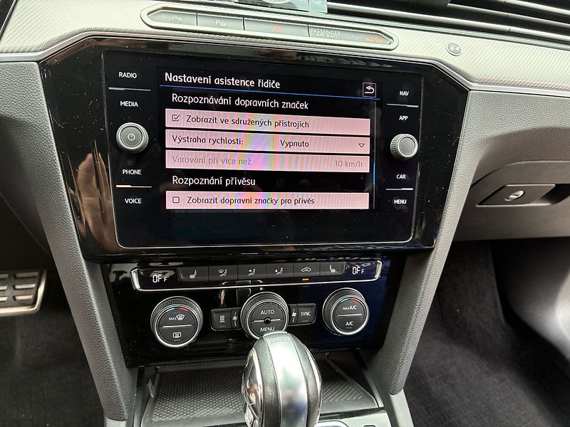 Volkswagen Arteon 2.0 TDi R-Line 4x4 140 kW - fotka 22 z 27