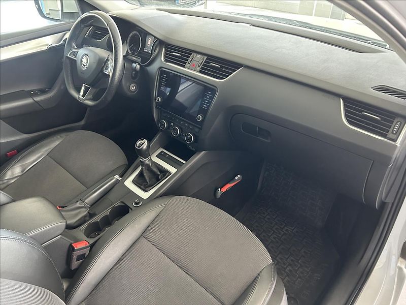 Škoda Octavia 1,0   TSI 85kW,TAŽNÉ,NAVIGACE - fotka 9 z 27