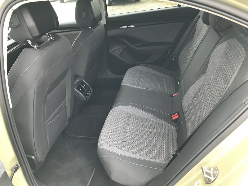 Škoda Superb (2025) SELEC TD 110/2.0 A7F - fotka 23 z 27