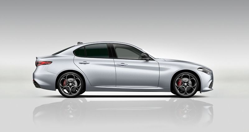 Alfa Romeo Giulia (2026) Veloce 2.2 JTDm 210k Q4 - fotka 2 z 6