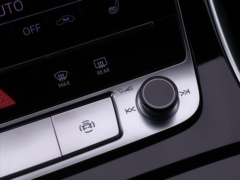 Audi Q8 3,0 250 kW 4x4  DPH - fotka 29 z 38