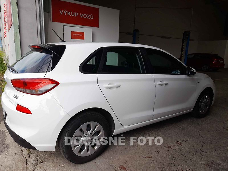 Hyundai i30 (2019) 1.4i, servis.kniha, AC - fotka 2 z 3