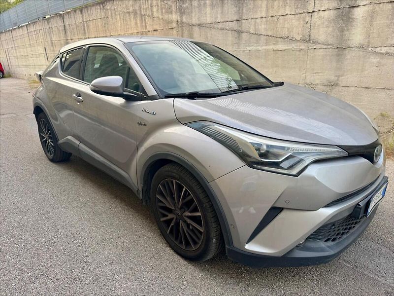 Toyota C-HR 1,8 i 72kw Hybrid e-CVT - fotka 4 z 29