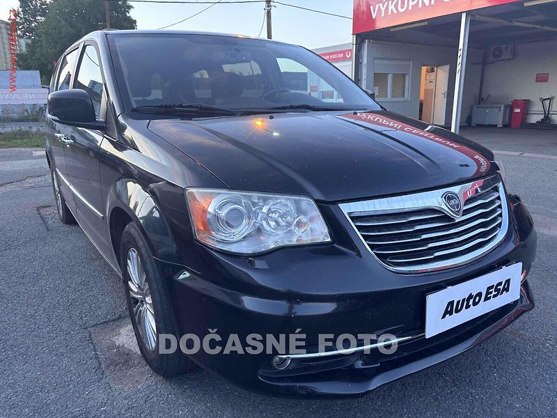 Lancia Voyager (2012) 3.6 V6, AT, xenon, kůže - fotka 1 z 3