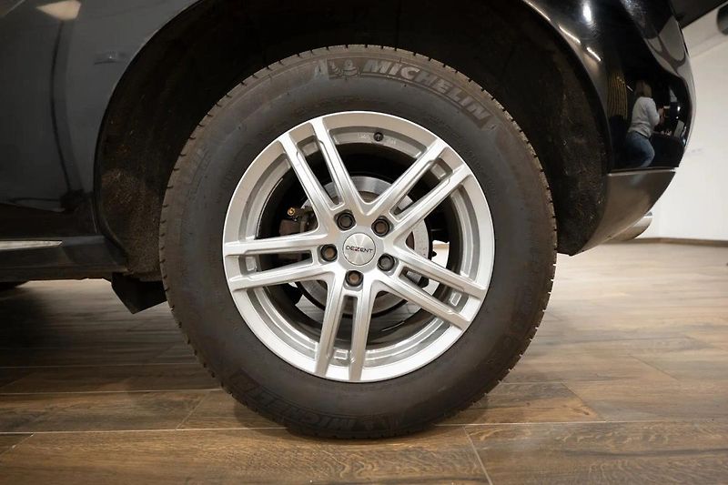 Nissan Murano 2.5 DCI 140 kW 4X4 - fotka 33 z 35