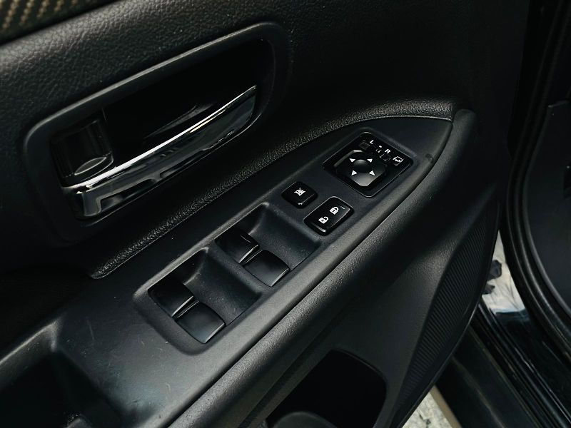 Mitsubishi Outlander 2.0i 1.MAJITEL KAMERA TAŽNÉ - fotka 30 z 43