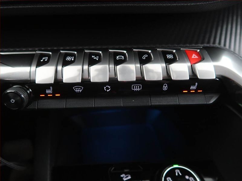 Peugeot 3008 (2020) Allure 1.2 PureTech, Automat - fotka 18 z 23