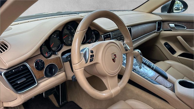 Porsche Panamera 4 - fotka 15 z 29