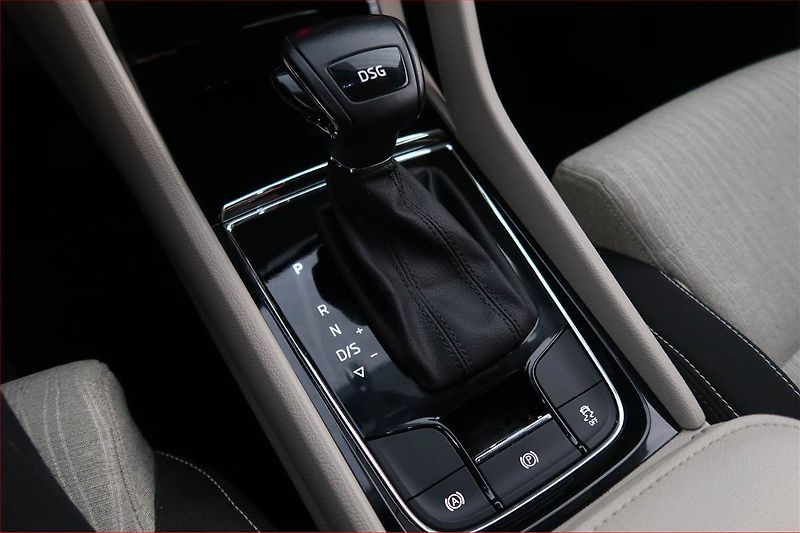 Škoda Karoq (2018) Style 1.5 TSI - fotka 13 z 18