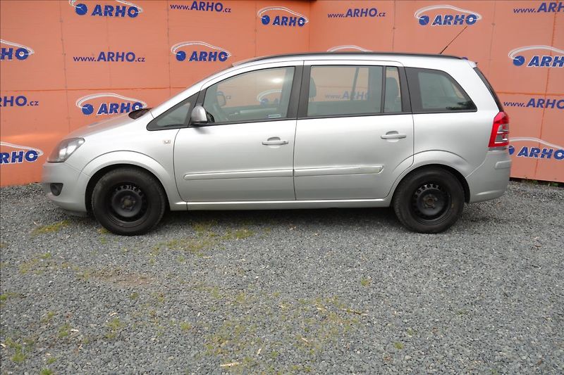 Opel Zafira 1,8 i 103KW,ČR,1 MAJ.,7 MÍST. - fotka 4 z 37