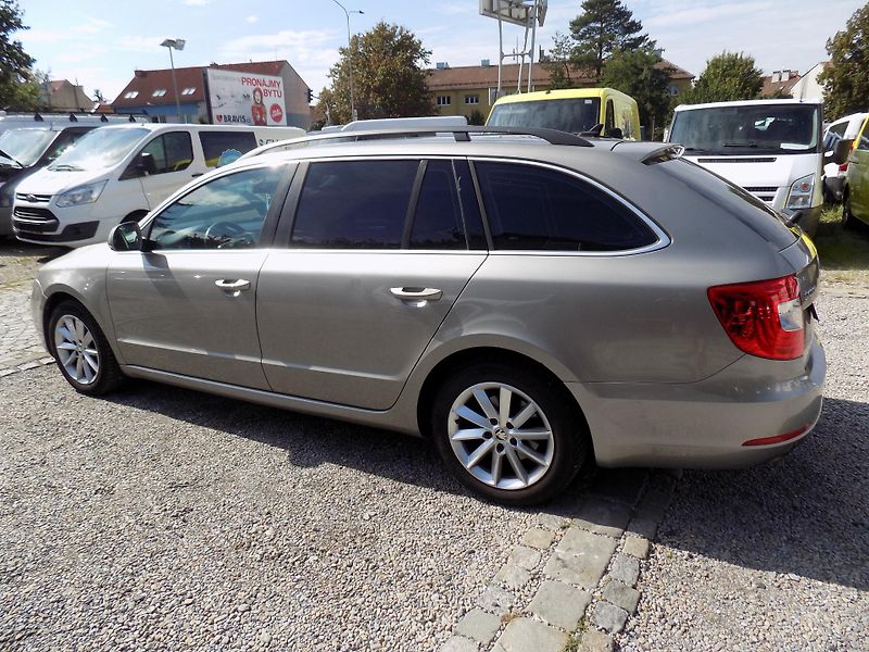 Škoda Superb 1,6 TDI 77 KW NAVI, TEMP - fotka 11 z 34