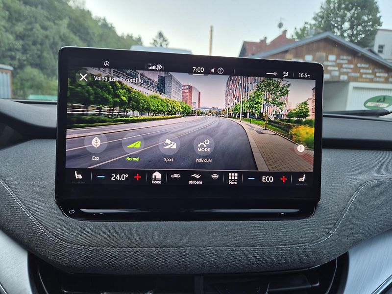 Škoda Enyaq ZAMLUVENO ! - fotka 27 z 46