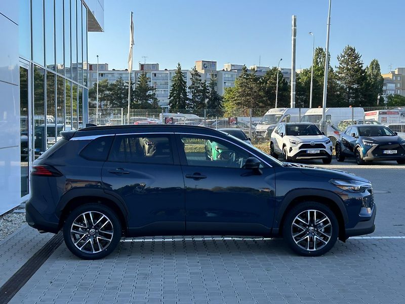 Toyota Corolla Cross (2025) NEW EXECUTIVE 2,0 HEV 4X4 - fotka 13 z 14