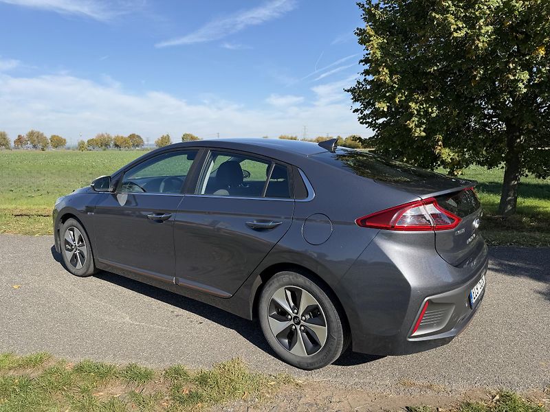 Hyundai IONIQ (2018) Electric 28 kWh - fotka 4 z 17