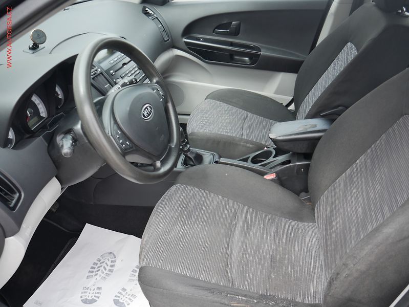 Kia Ceed (2007) 1.4 CVVT, ČR - fotka 8 z 15