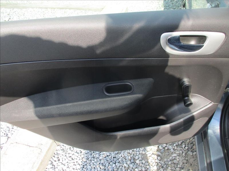 Peugeot 307 1,6 HDi SW, klima,servis,tažné - fotka 10 z 27